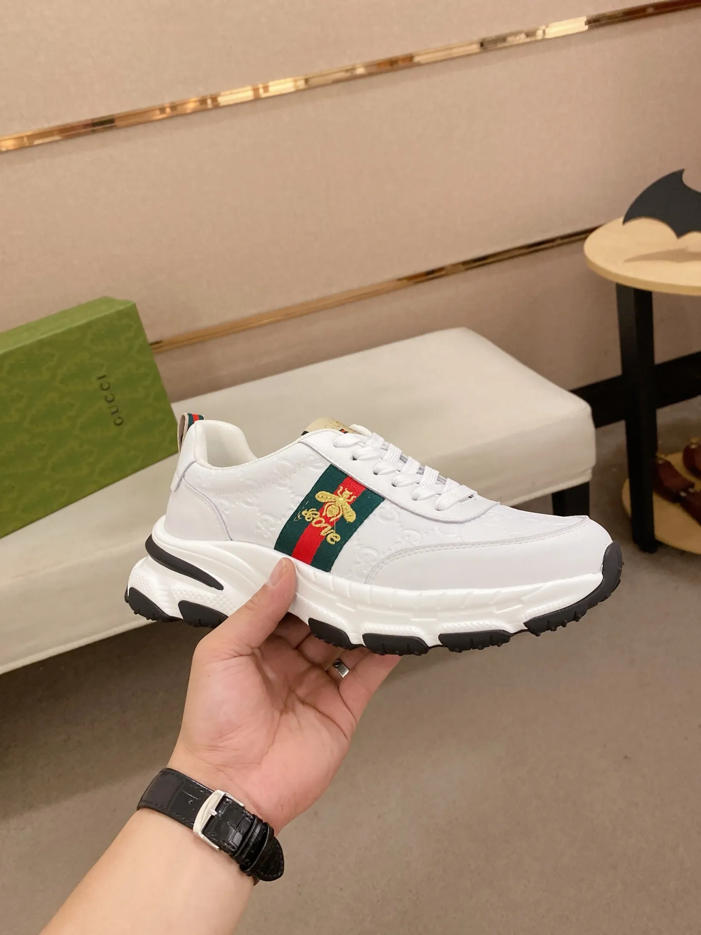 Men's shoes 💰 442 💰 High-quality new GUCCI counters are on the market at the same time. The new men's shoes, 😘fabrics are selected imported cowhide, lining: mesh breathable lining. 👍🏿 High-end ☄️ air-cushion molded anti-slip rubber outsole, exquisite lines, simple and elegant, comfortable and high-end for leisure travel. Code number: 38 to 44 (45 can be customized and cannot be returned or exchanged)